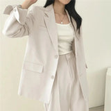 Elegant Tailored Blazer and Trouser Set with Modern Relaxed Fit