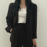 Elegant Tailored Blazer and Trouser Set with Modern Relaxed Fit
